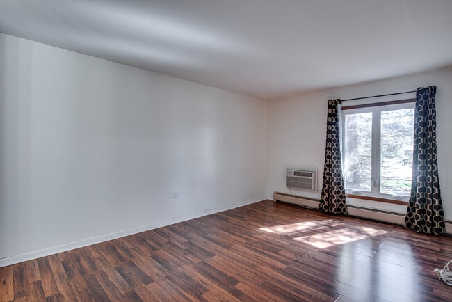 Building Photo - 1049 W Ogden Ave