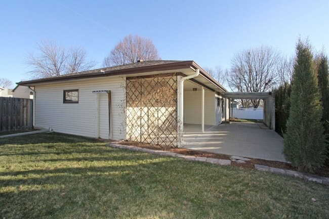 Building Photo - 2+ Bedroom Ranch Home with Finished Basement, Fenced Yard & Garage- Close to I-80