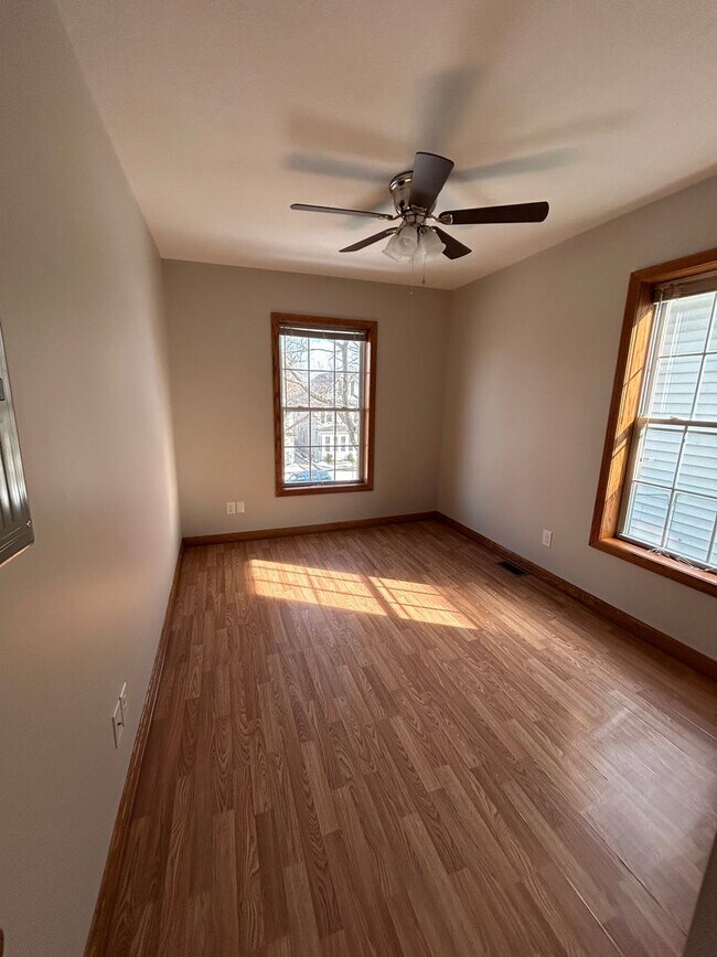 Building Photo - Bear Trax Real Estate