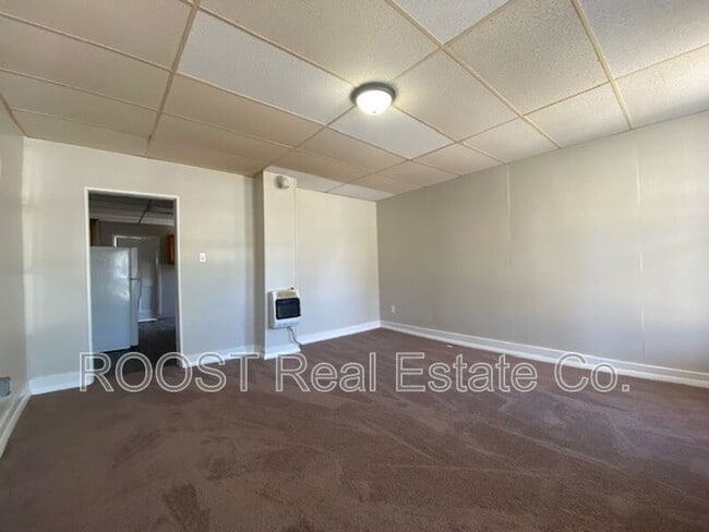 Building Photo - 22-22 S Twin St