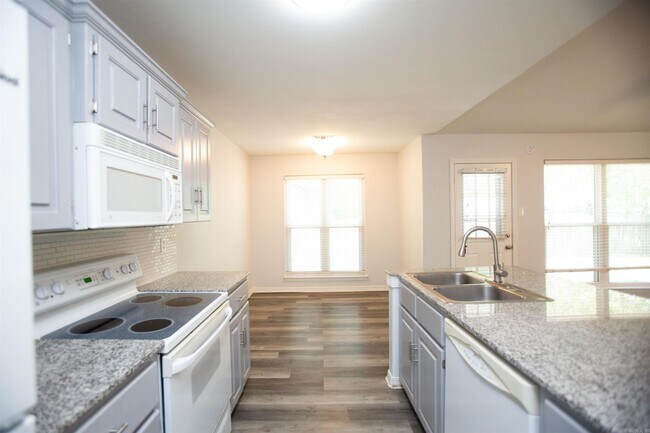 Building Photo - 104 Cotton Ln