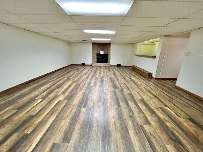 Building Photo - Large 3 Bed/2 Bath East Side Rental Home!