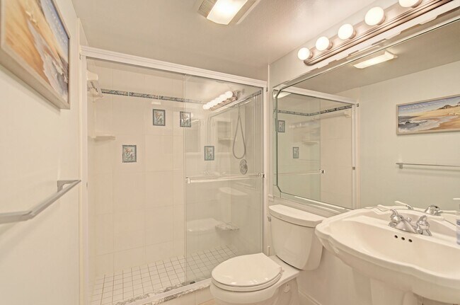 Building Photo - CHARMING PELICAN COVE CONDO!