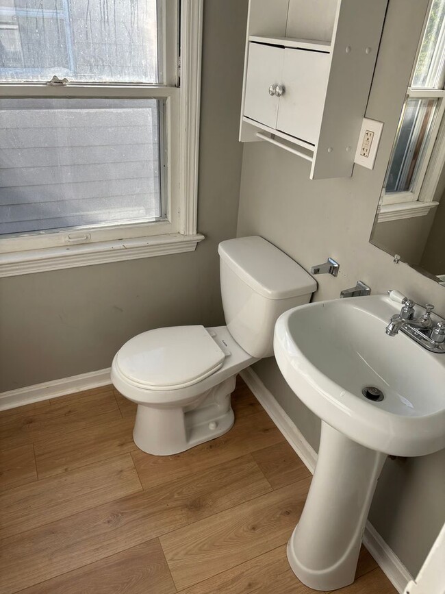 Building Photo - Maple Heights Single Home