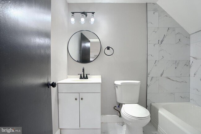 Building Photo - 3807 Fleetwood Ave