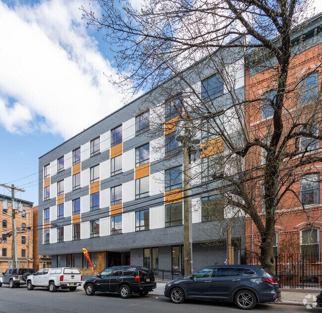 Building Photo - Esjay