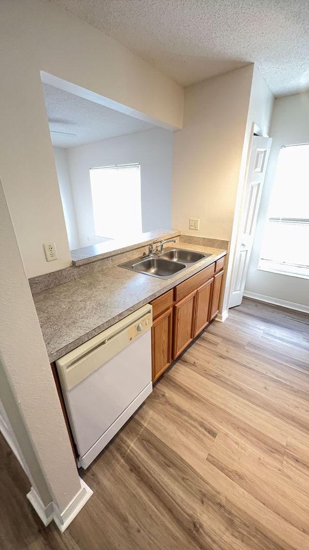 Building Photo - MOVE IN SPECIAL- Newly renovated 3 bedroom/2.5 bath townhouse for rent located in the lovely gate...