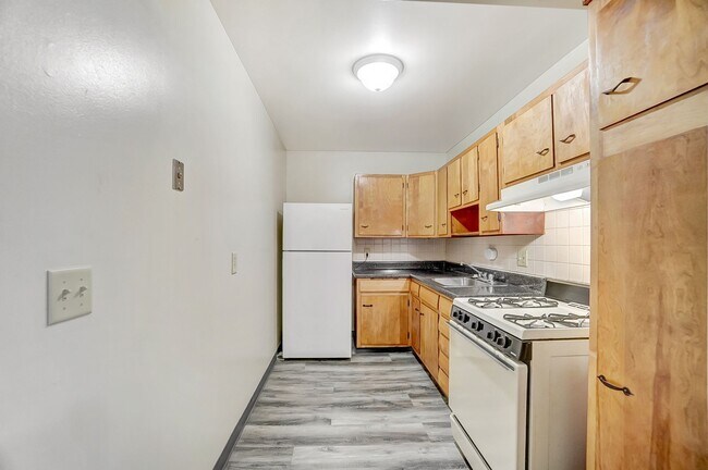 Building Photo - Karl Plaza Apartments