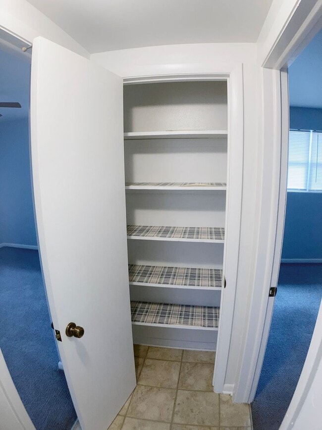 Building Photo - Charming Home in Established Jacksonville Neighborhood