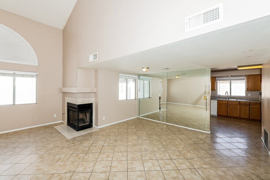 Building Photo - 1605 Fig Palm Ct