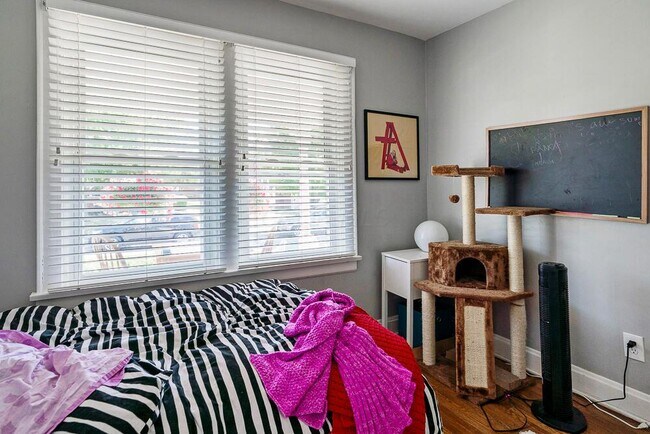 Building Photo - 1607 Elmwood Ave