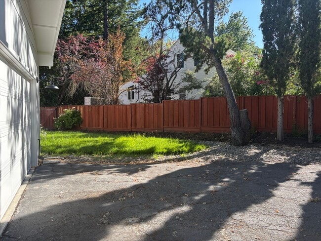 Building Photo - Stunning Ranch-Style Home in Desirable Laf...