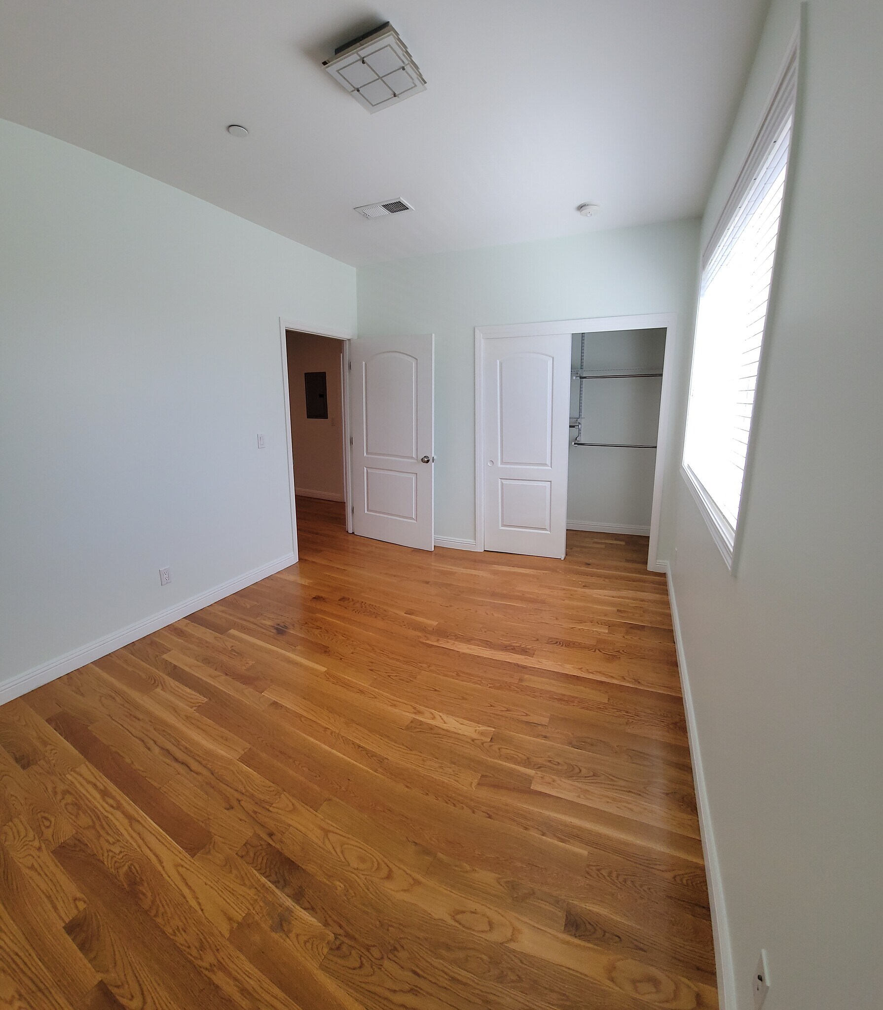 Building Photo - 613 4th Ln