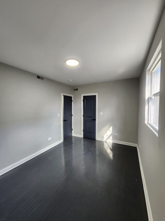 Building Photo - 8010 S Manistee Ave