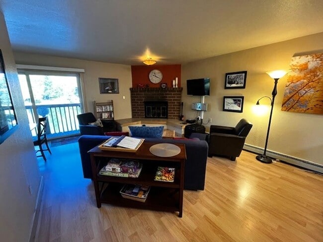 Building Photo - Long Term Rental- Lagoon Townhomes 720D