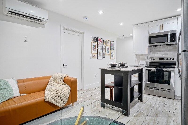 Building Photo - 1718 SW 11th St