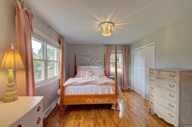 Building Photo - 301 Bannister St