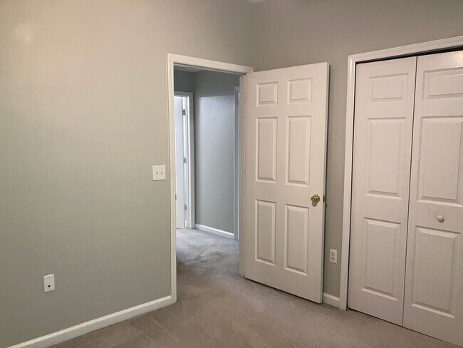 Building Photo - 2 BR / 2 BA @ The Legends