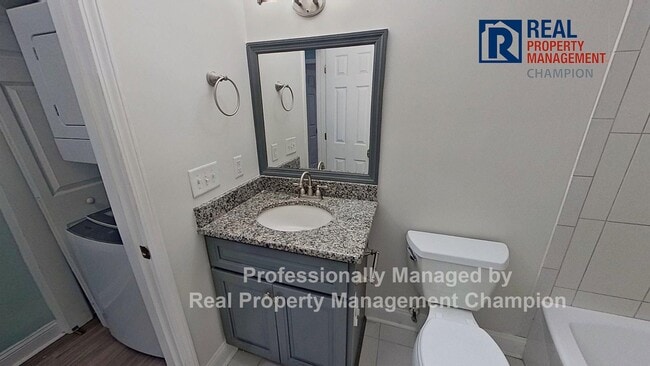Building Photo - Beautiful Upper Level Condo with Convenien...