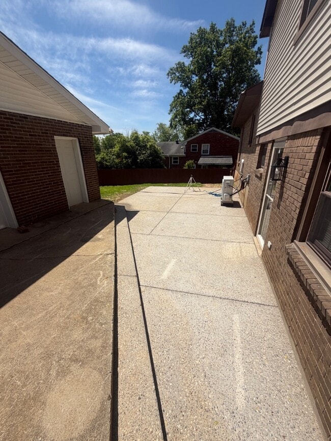 Building Photo - 6813 Wunderly Ct