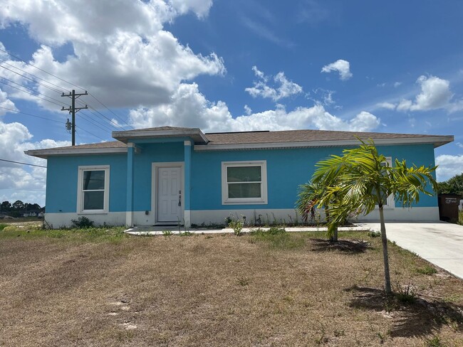 Primary Photo - 3br 2 ba Awesome Location off Sunshine Blvd