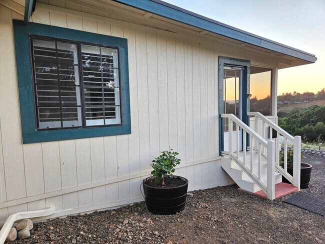Building Photo - 1219 Deer Trail Ln