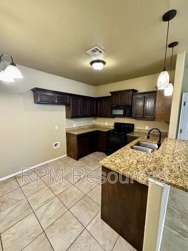 Building Photo - 157 Bison Ct Way