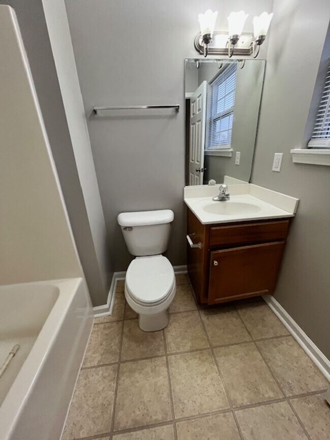 Building Photo - Stunning 2-bedroom, 2.5-bathroom townhouse