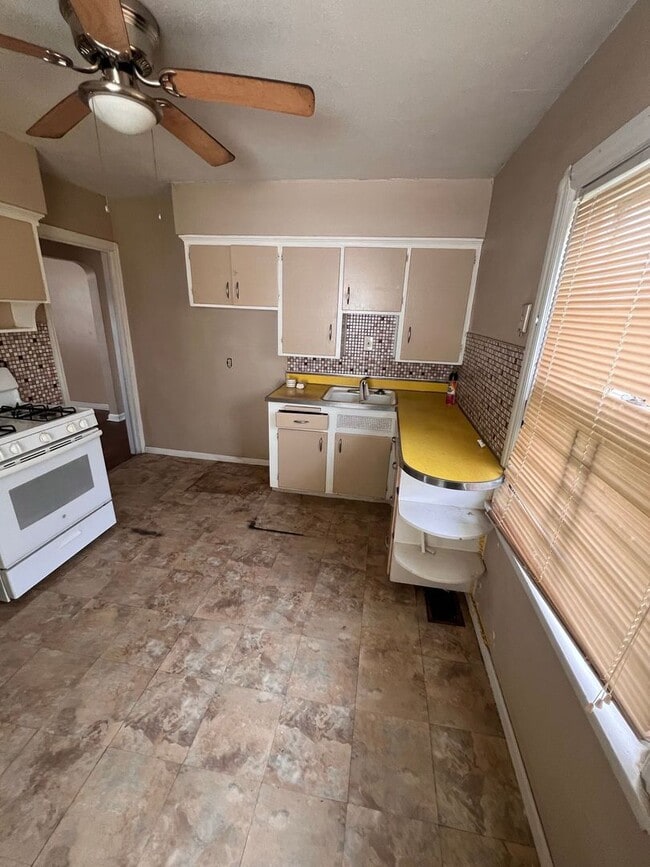 Building Photo - 3914 Brookside Blvd