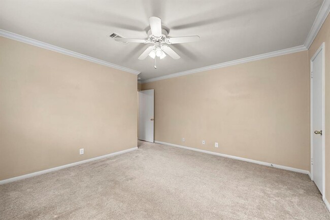 Building Photo - 527 Briar Knoll Dr
