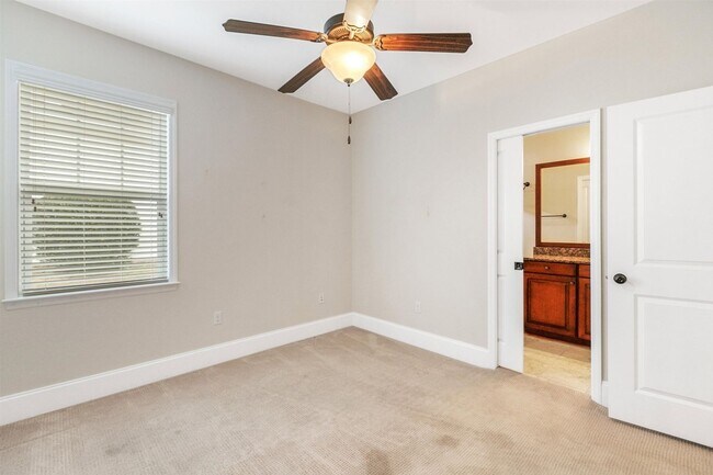 Building Photo - Captivating 3 bedroom house available for rent, wood floors, garage, screened porch renting for $...