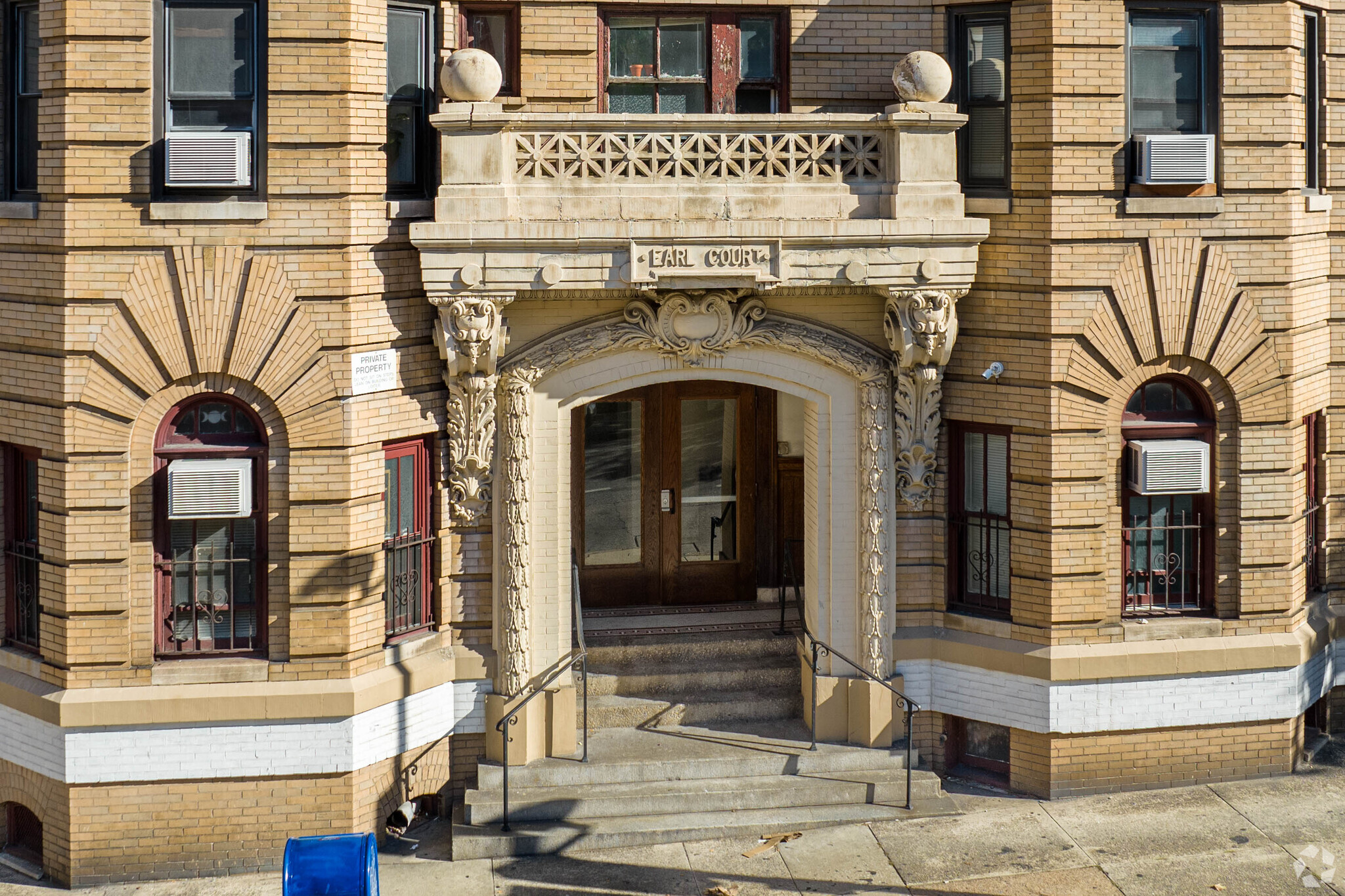 Entrance - Mount Vernon Apartments