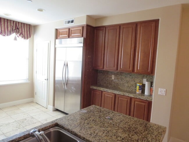 Building Photo - BEAUTIFUL & SPACIOUS 3 BEDROOM HOME IN MIL...