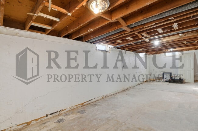 Building Photo - 6651 N Scottsville St