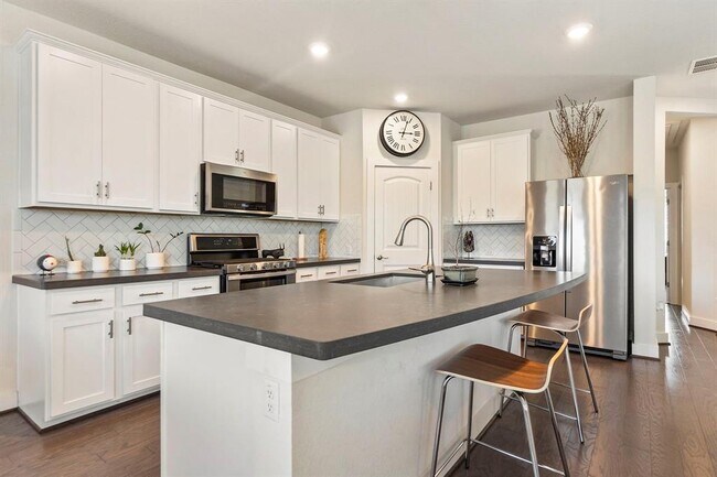 Building Photo - 7505 Belfair Ter