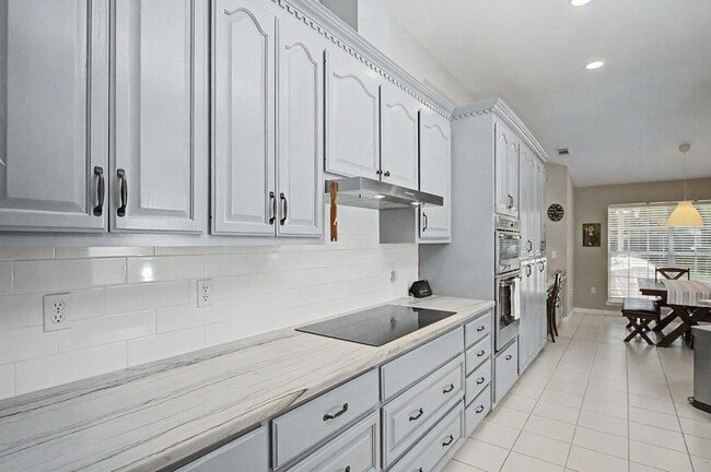 Building Photo - FIVE Bedroom Home in Bluewater Bay