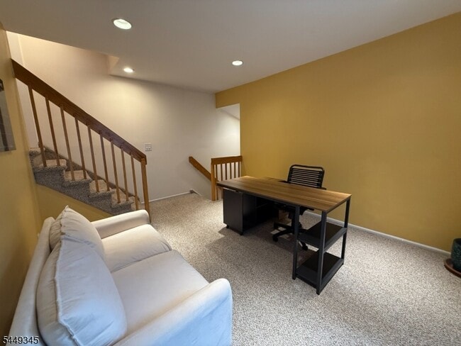 Building Photo - 26 Kayser Ln