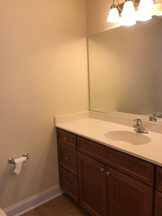 Building Photo - 323 Laurel Oak Ln