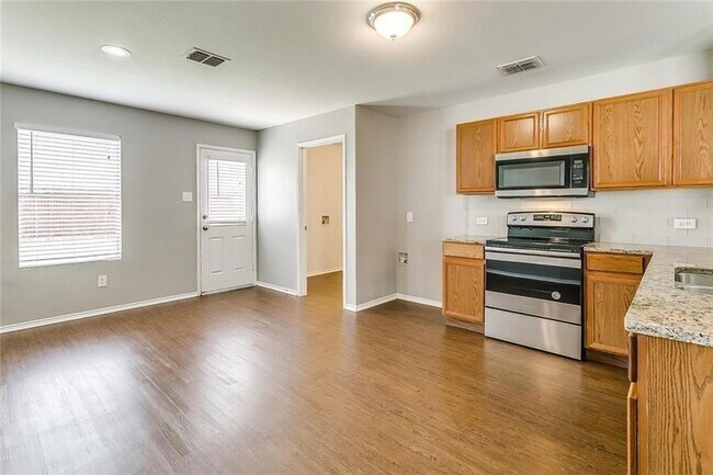 Building Photo - 909 Poncho Ln