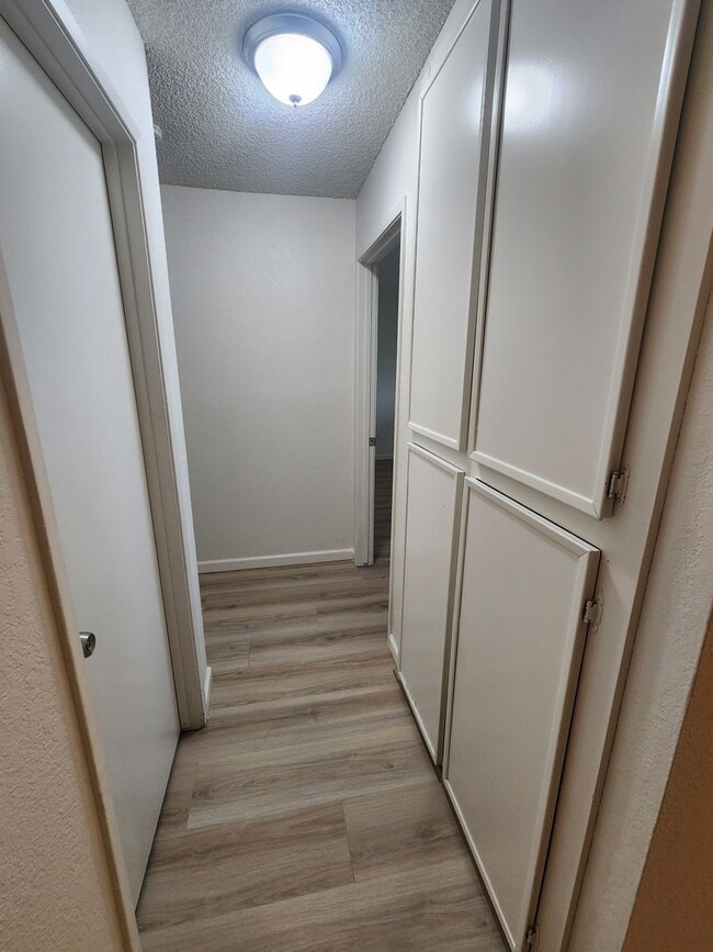 Building Photo - L77700