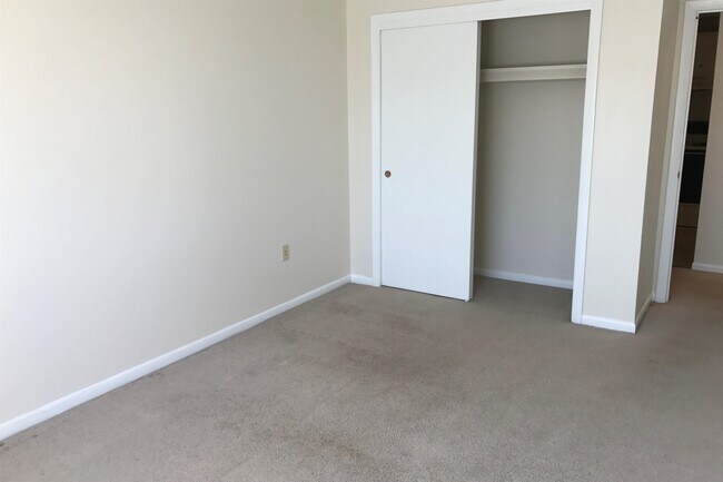 Building Photo - 95 Powers St