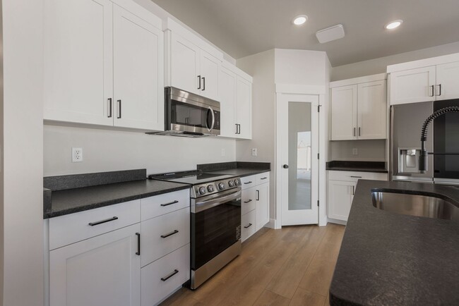 Building Photo - CHECK OUT THIS STELLAR 3 BED 2 BATH TWIN H...