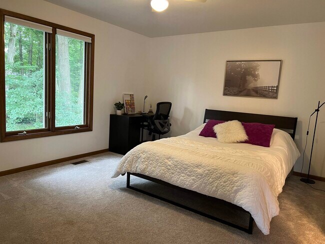 Building Photo - 4907 Pinewood Ct