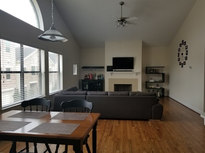 Living (Upstairs) - 3709 Main Plaza Dr