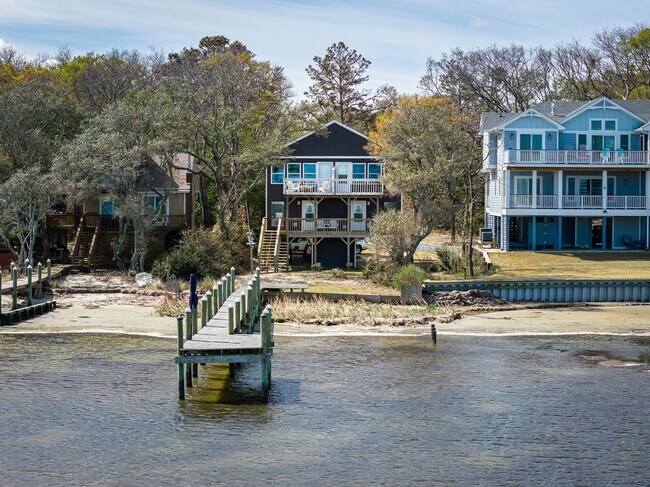 Building Photo - 219 Patane