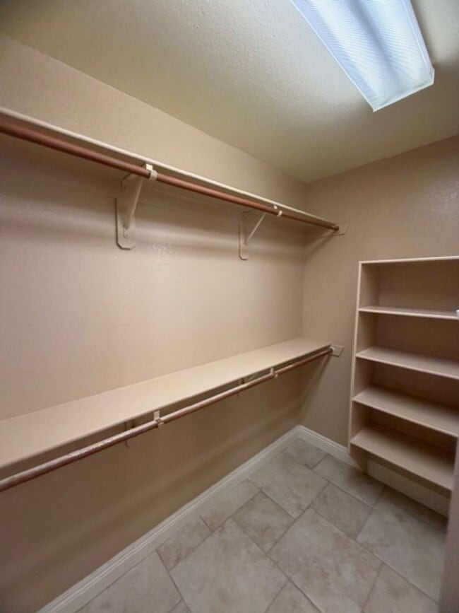 Building Photo - GORGEOUS 4 BEDROOM SINGLE STORY HOME