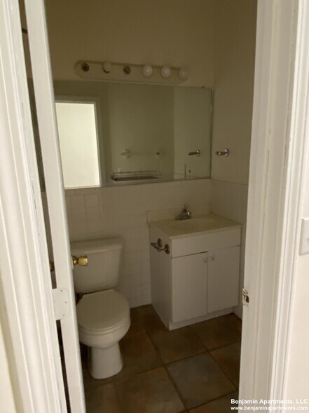 Building Photo - 15 Barrows St