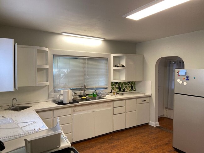 Building Photo - North Hyde Park Three Bedroom Bungalow in Plant High School District