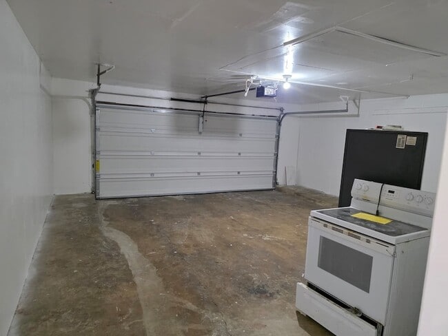 Building Photo - 2417 Coulee St