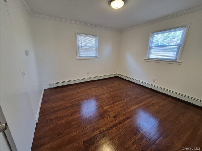 Building Photo - 27 Oakwood Dr